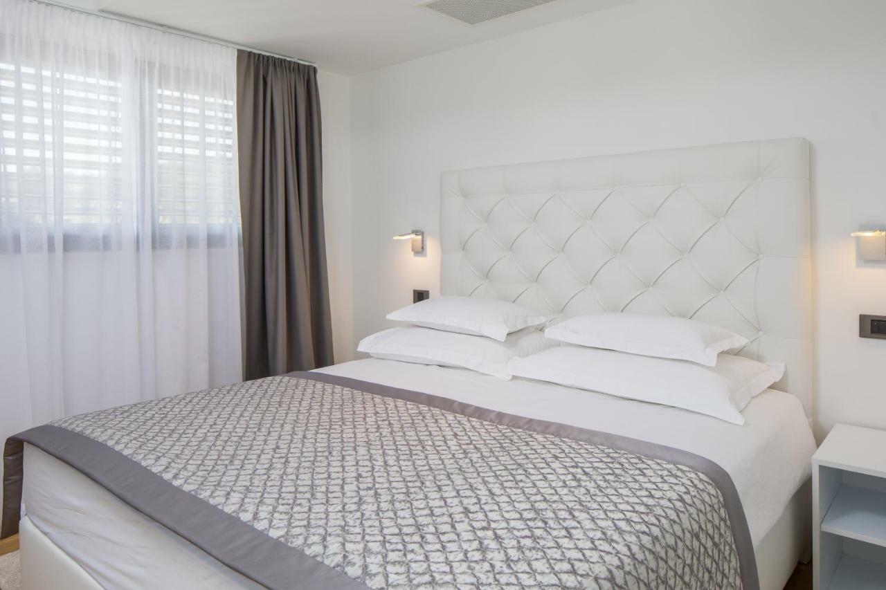 Luxury Apartments Baotic Трогир Екстериор снимка
